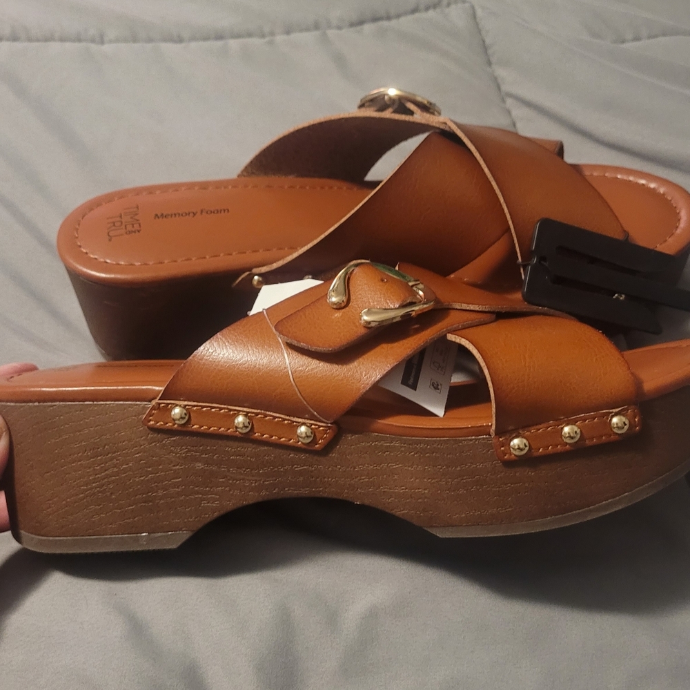 Nwt brown clogs - Picture 3 of 3